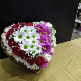 Erzurum Çiçekçi 9 gül ve Mini Kalp Cam içinde  Kır Çiçekleri 