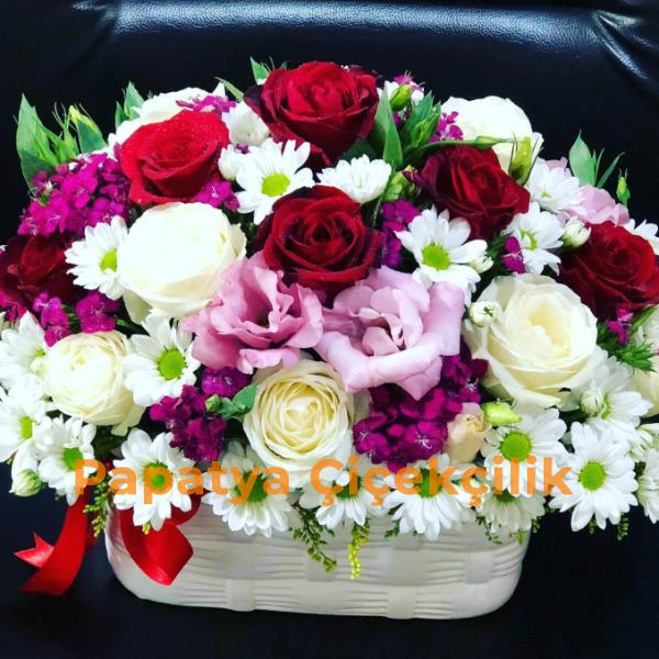  Erzurum Çiçek Gönder Seramik Vazoda Kır Çiçekleri ve Güller 
