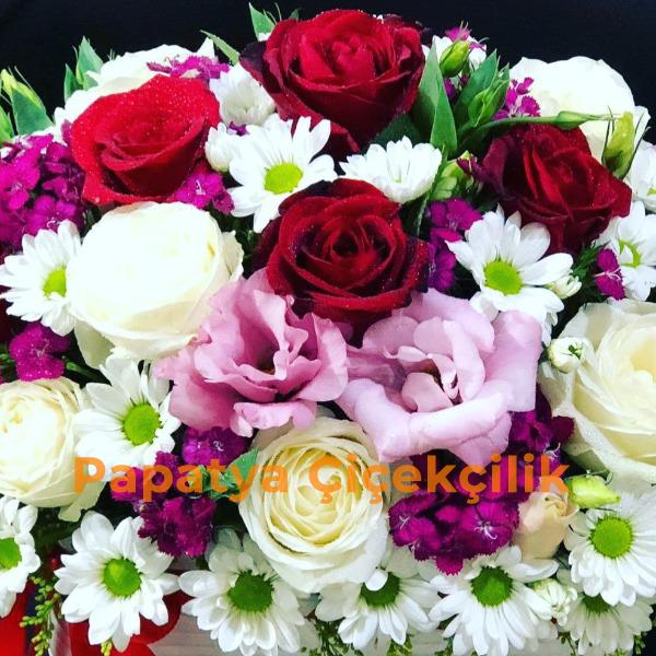 Erzurum Çiçek Gönder Seramik Vazoda Kır Çiçekleri ve Güller 