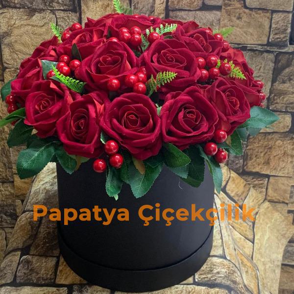  Erzurum Çiçek Siparişi Kutuda Kırmızı Güller 