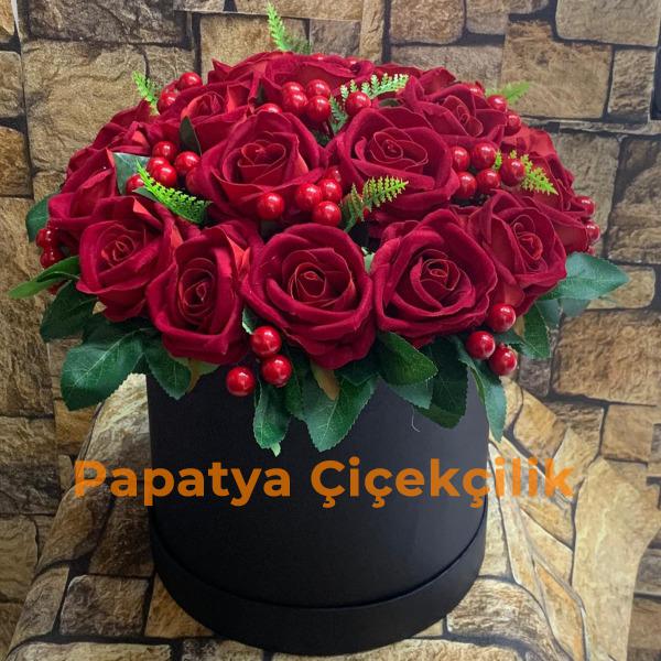  Erzurum Çiçek Siparişi Kutuda Kırmızı Güller 
