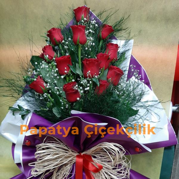  Erzurum Çiçek Siparişi 13 Adet Kırmızı Gül Buketi 