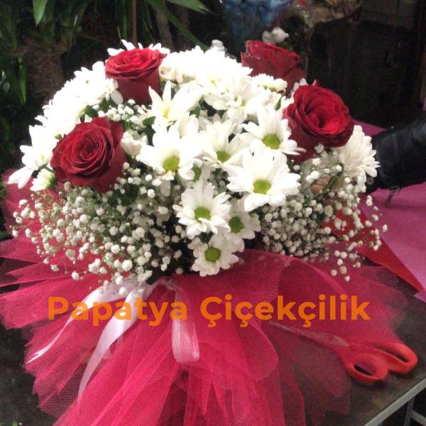 Erzurum Çiçekçi 4 Kırmızı Gül ve Beyaz Papatya 