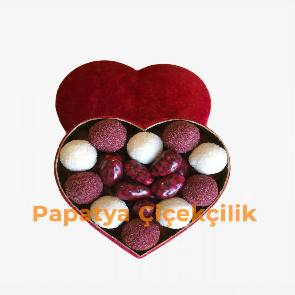  Erzurum Çiçekçiler Kalp Kadife Kutuda Çikolata 