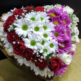 Erzurum Çiçekçi 9 gül ve Mini Kalp Cam içinde  Kır Çiçekleri 