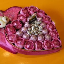  Erzurum Çiçek Kalp Kutuda Çikolata 